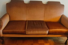 Myydään: Sohva ANNETAAN