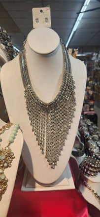 30 High End Boutique Statement Necklaces