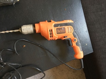 À vendre: Perceuse/visseuse Black & Decker 
