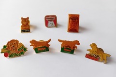 Selling: Lot de 7 pin's FRISKIES chat et chien