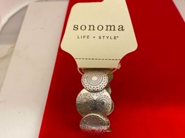 Bulk Lots: 100 pcs--Kohl's Silver Disc Bracelet-$24.00 retail--$.99 pcs