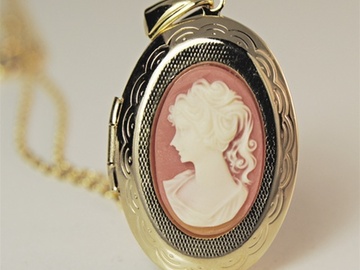 Bulk Lots: 66 pcs-Lg. Vintage Cameo Locket-18" Chain-$1.49 pc