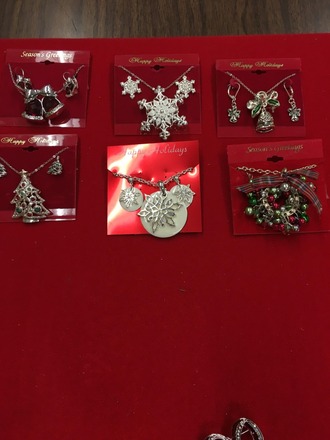 100 pcs-Christmas Jewelry-Necks, Bracelets, Earrings, Pins 