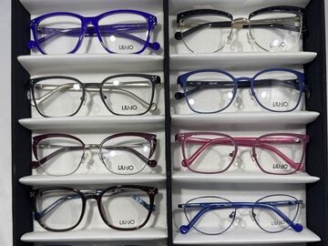 Selling with online payment: 12 Liu Jo frames. $18 each. $216 total + shipping= $229 Total.