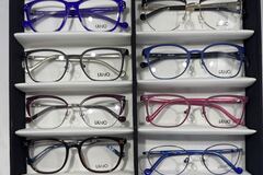 Selling with online payment: 12 Liu Jo frames. $18 each. $216 total + shipping= $229 Total.