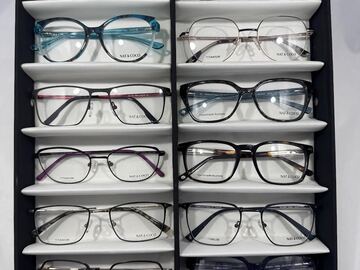 Selling with online payment: 12 Nat & Coco frames. $18 each. $216 total + shipping= $229 Total