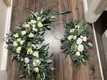 Selling: Wedding Items 