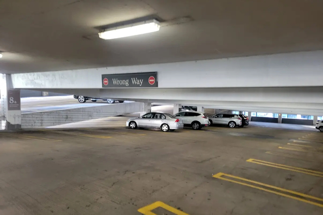 Chicago IL, Wabash-Randolph Parking Garage, Near Shopping & Food
