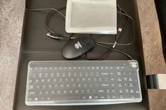 Nieuwe apparatuur: Medische toetsenbord, muis en extra hoes, nieuw
