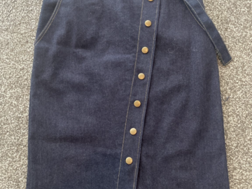 Selling: Denim skirt