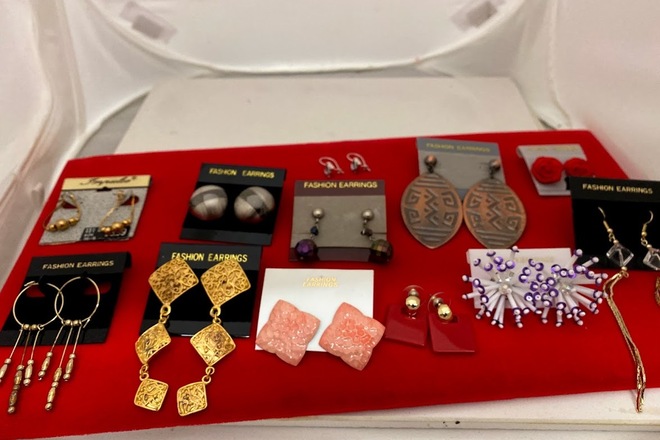 700 pairs-Earrings-Tons of Styles-$0.20-PRICE CUT!