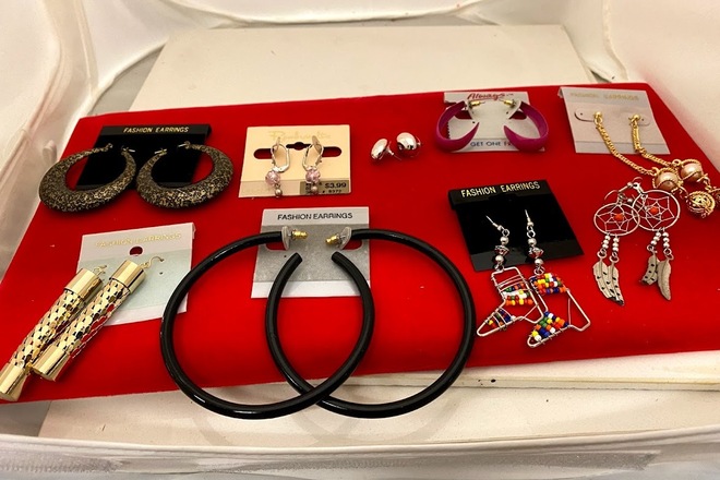 700 pairs-Earrings-Tons of Styles-$0.20-PRICE CUT!