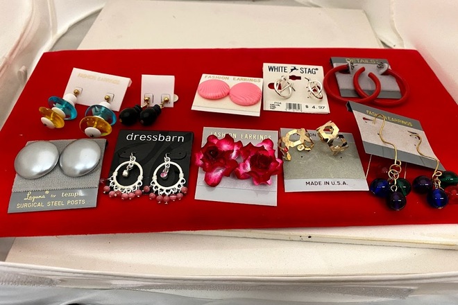 700 pairs-Earrings-Tons of Styles-$0.20-PRICE CUT!