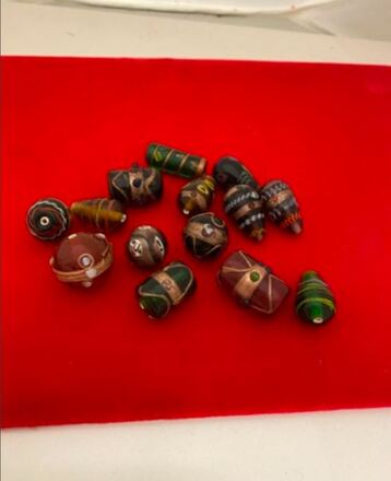 7 lbs--Glass Indian Beads with Gold Foil--$14.99 lbs (Jewelry)