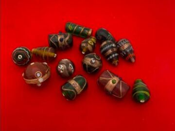 Bulk Lots: 7 lbs--Glass Indian Beads with Gold Foil--$14.99 lbs (Jewelry)