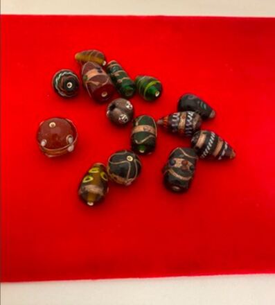 7 lbs--Glass Indian Beads with Gold Foil--$14.99 lbs (Jewelry)