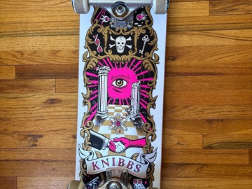 Selling with online payment: Brand new skateboard, only used a few times. (Some scratches)