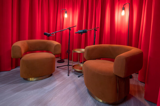 Red Podcast Set
