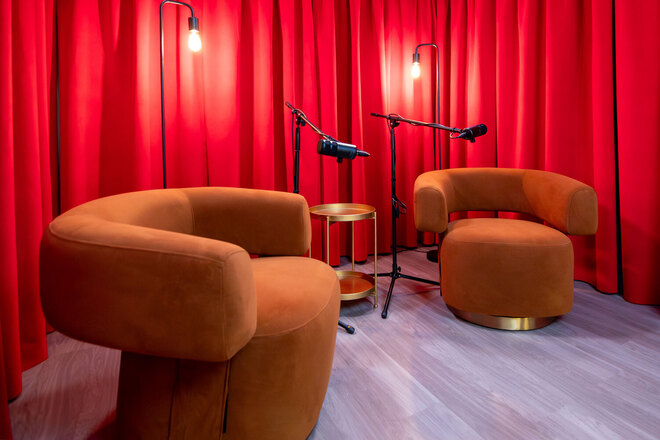 Red Podcast Set