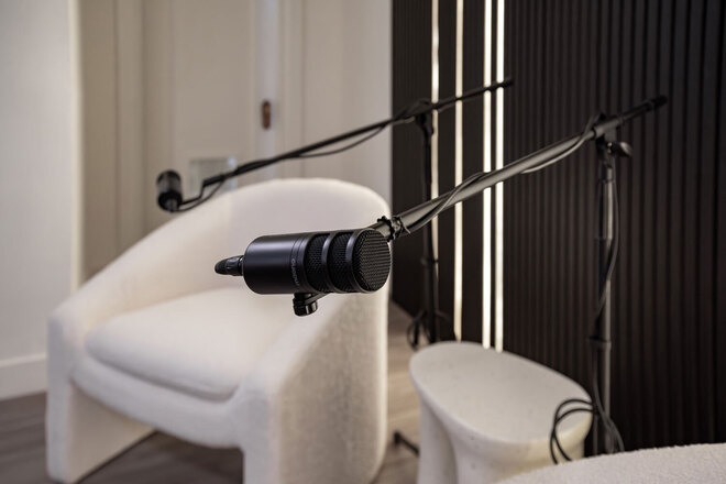 B&W podcast Set