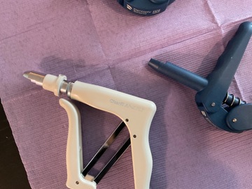 Gebruikte apparatuur: Composiet pistolen 5 x Dentsply en Clearfil PLT