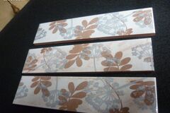 À vendre: 32 petits carreaux pour frise longueur totale 6.40 m