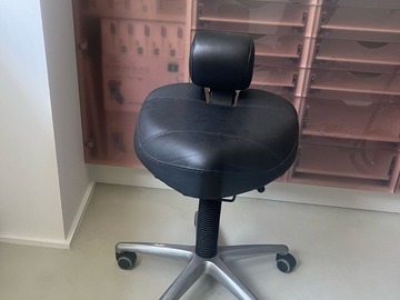 Gebruikte apparatuur: BQE Tandarts/assistente werkstoel