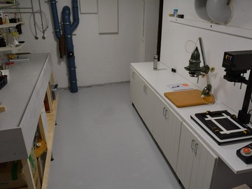 Renting out: Valokuvapimiö Etu-Töölössä