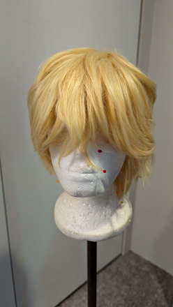 Short Blonde Arda Wig