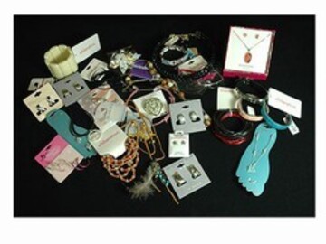 Bulk Lots: 300 pcs-Assorted Department Store Jewelry-$0.45 pcs!