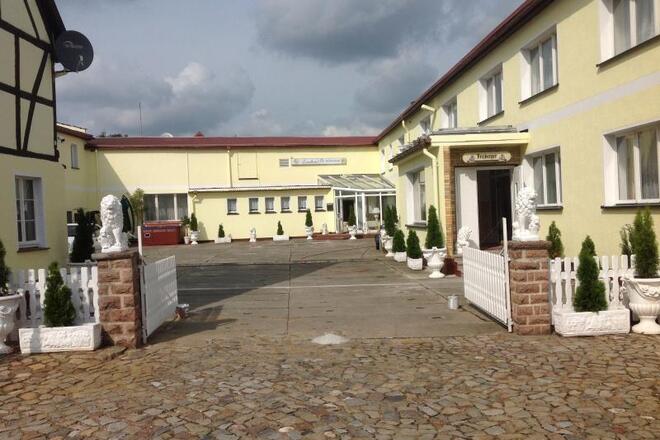 Mehrfamilienhaus, WG, Gewerbe Wohnheim zu verkaufen, verpachten, 