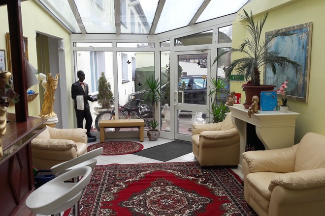 Mehrfamilienhaus, WG, Gewerbe Wohnheim zu verkaufen, verpachten, 