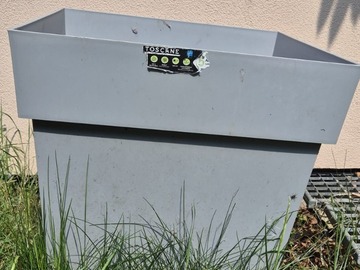 Vente: Pot toscane gris en plastique avec sa coupelle