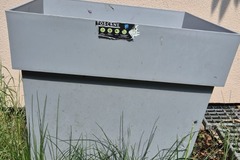 Vente: Pot toscane gris en plastique avec sa coupelle