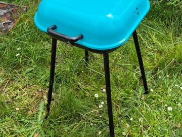 Vente: Petit barbecue neuf + sac de charbon de bois