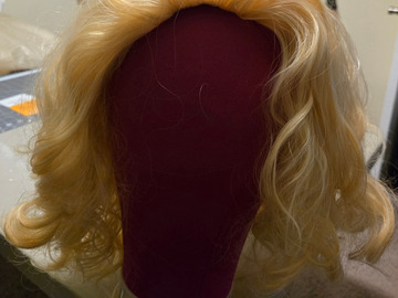 Selling with online payment: Medium blonde Arda Wig- Glinda