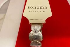 Bulk Lots: 50 pcs-Kohl's Silver Disc Bracelet-$24.00 retail--$1.99 pc