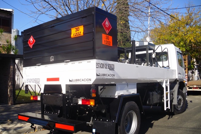 CAMION LUBRICADOR ABIERTO