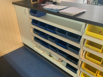 Gebruikte apparatuur: Werkbakjes 40 stuks ongeveer