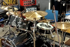 Selling with online payment: LUDWIG 7 PIECE Evelution. with 8 channel power pa and 7 piece mic