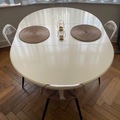 À vendre: Table ronde extensible INGATORP (IKEA) + 2 à 4 chaises