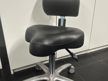 Gebruikte apparatuur: BQE ERGOSOLEX-CM ergonomische werkstoel voor professionals