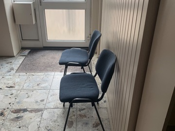 Gebruikte apparatuur: Gestoffeerde wachtkamerstoelen