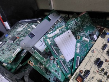 À vendre: tv en panne et les modules tv