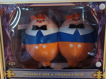 Selling with online payment: Tweedle Dee & Tweedle Dum Alice in Wonderland D23 Exclusive