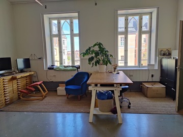 Renting out: Kesäksi jaettu työhuone Kruununhaasta! 