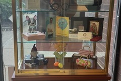 Selling with online payment: 1 Glass Display Case
