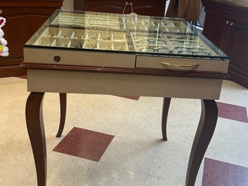 Selling with online payment: Frame Display Table