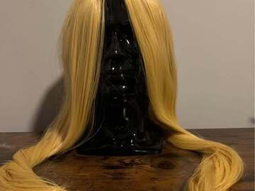 Selling with online payment:  Long Blonde Wig