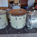 Selling with online payment: 1970's Ludwig 18x16 floor tom, silver sparkle B/O badge